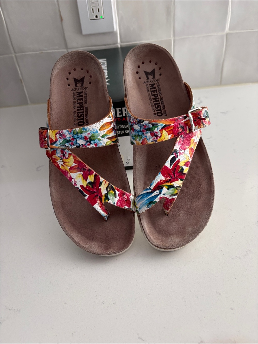 Mephisto Women's Multicolor Floral Leather Thong Sandals-Size 9